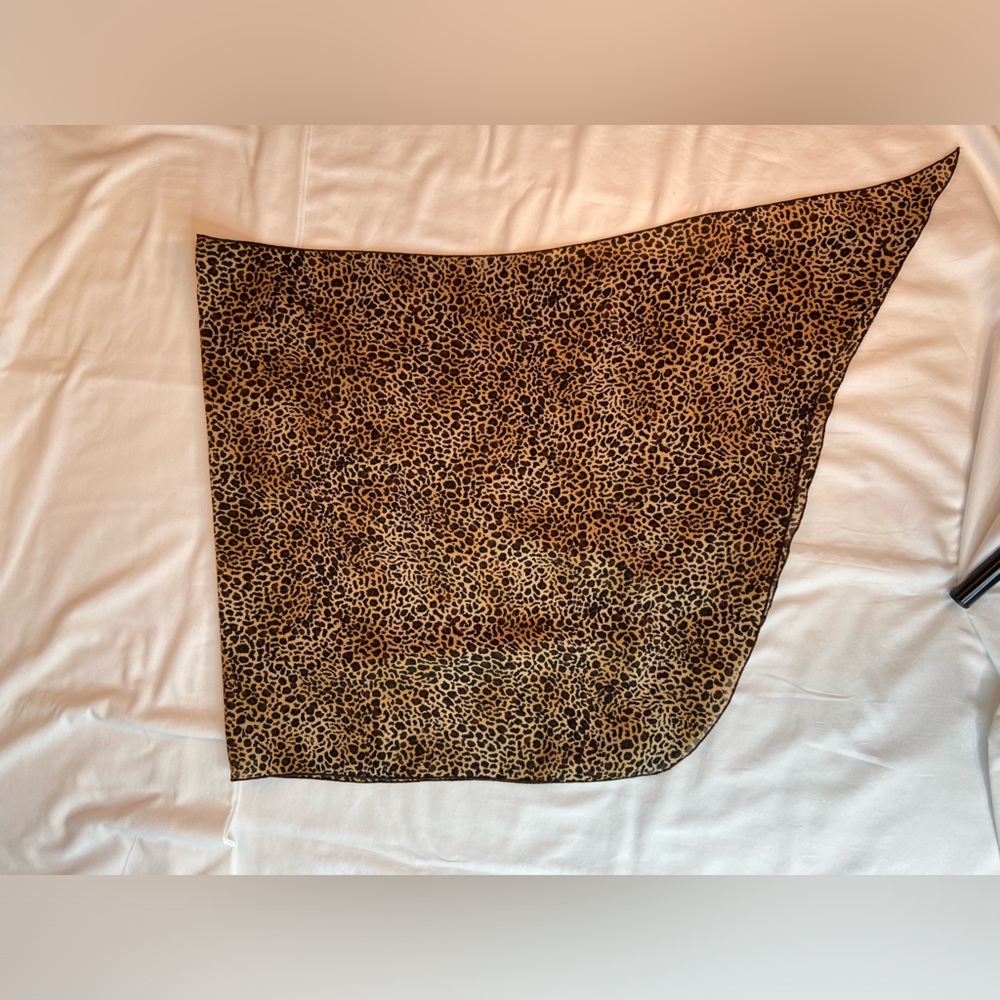 Dazzle Inc Scarf‎ or sarong, animal print design